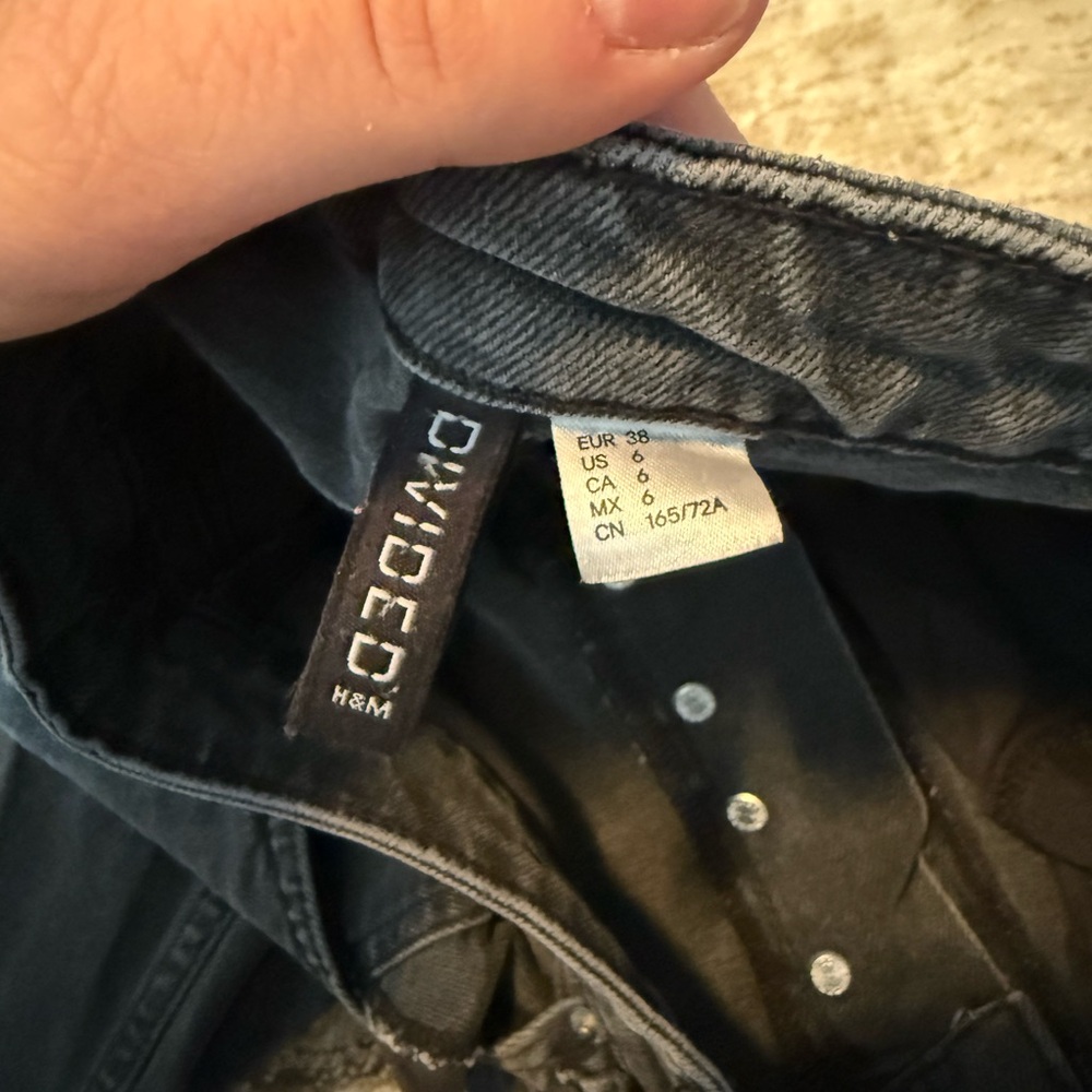 H&M Divided High Rise Jeans with Distressing - Picture 5 of 5